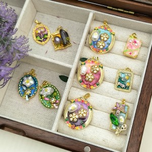 ヴィンテージの油絵ペンダント